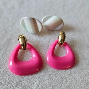 Lot Of 2 Really Fun Vintage Earrings.